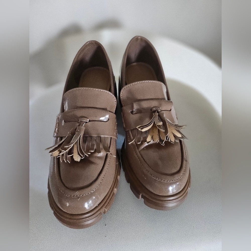 JustFab Sifia Patent Tassel Lug Sole Loafers Women’s Brown Slip-On Shoes Sz 8 - Picture 4 of 11